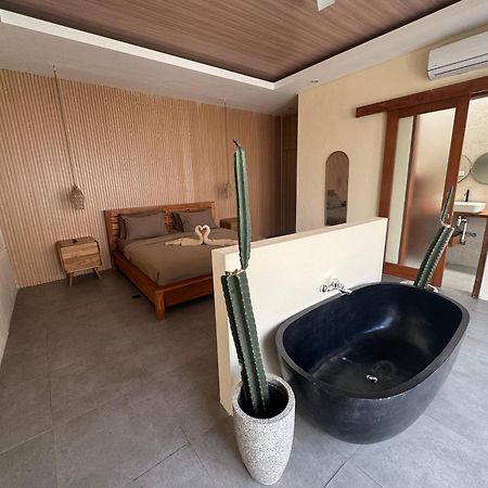 Kiki Village Bathtub Canggu Exteriör bild