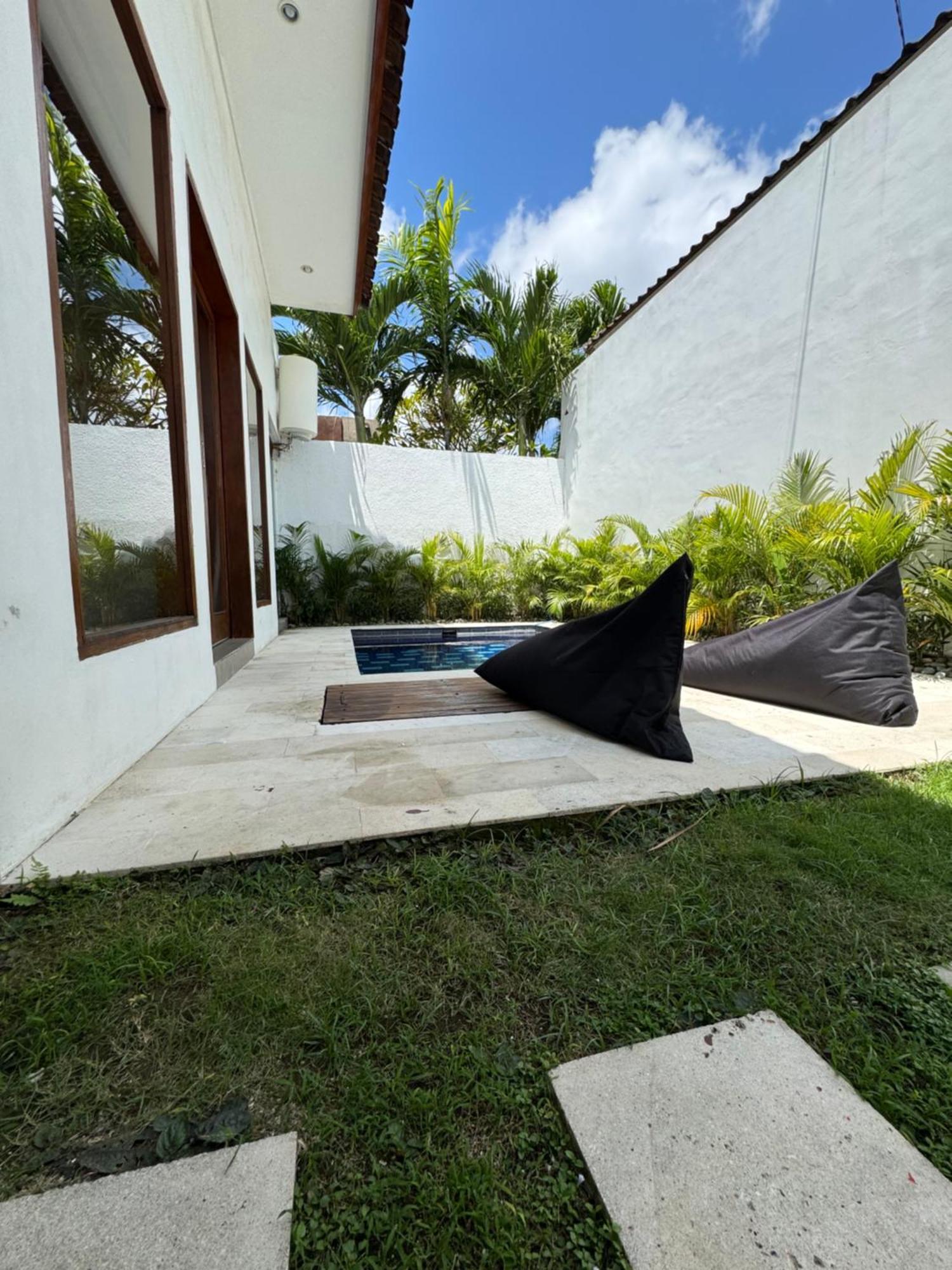 Kiki Village Bathtub Canggu Exteriör bild