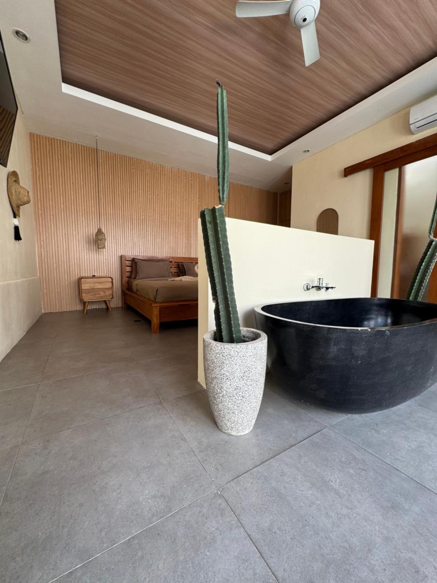 Kiki Village Bathtub Canggu Exteriör bild